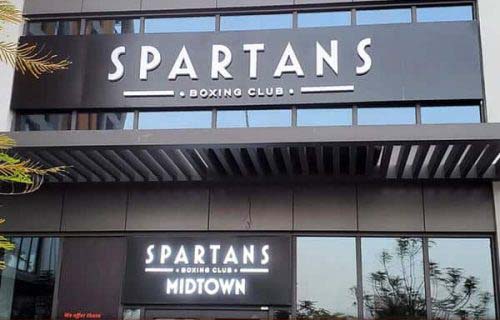 Eye-catching external 3D sign board in Dubai with LED illumination, designed for storefronts, hotels, and commercial buildings in high-traffic areas